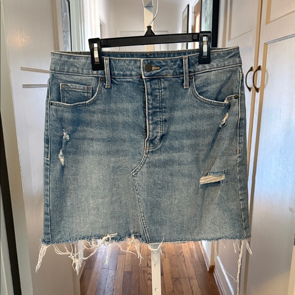 Old Navy Dresses & Skirts - Old Navy Denim Distressed Skirt Size 8